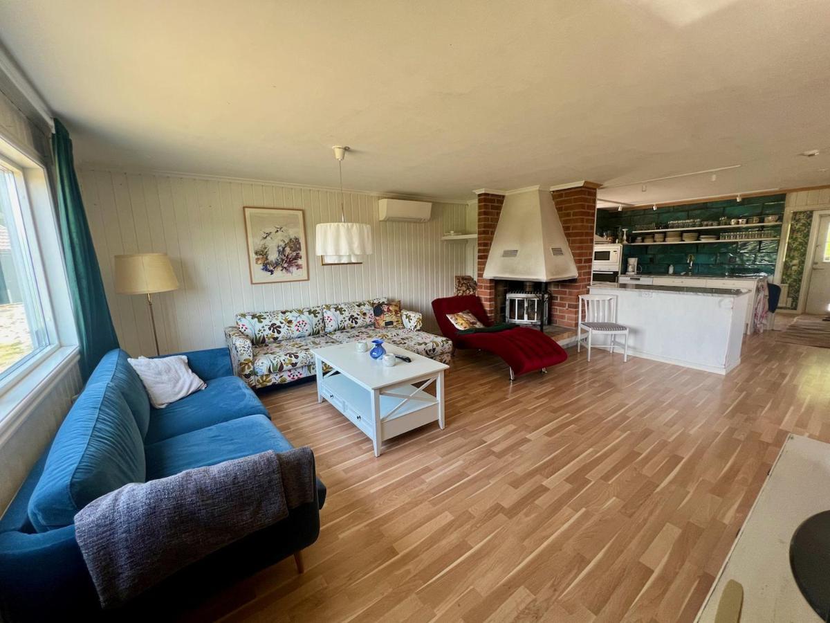 Idylliskt Hus Med Sjoeutsikt. Βίλα Östhammar Εξωτερικό φωτογραφία