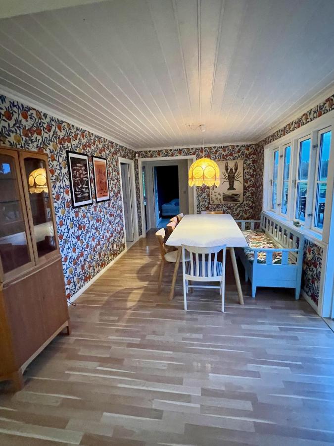 Idylliskt Hus Med Sjoeutsikt. Βίλα Östhammar Εξωτερικό φωτογραφία